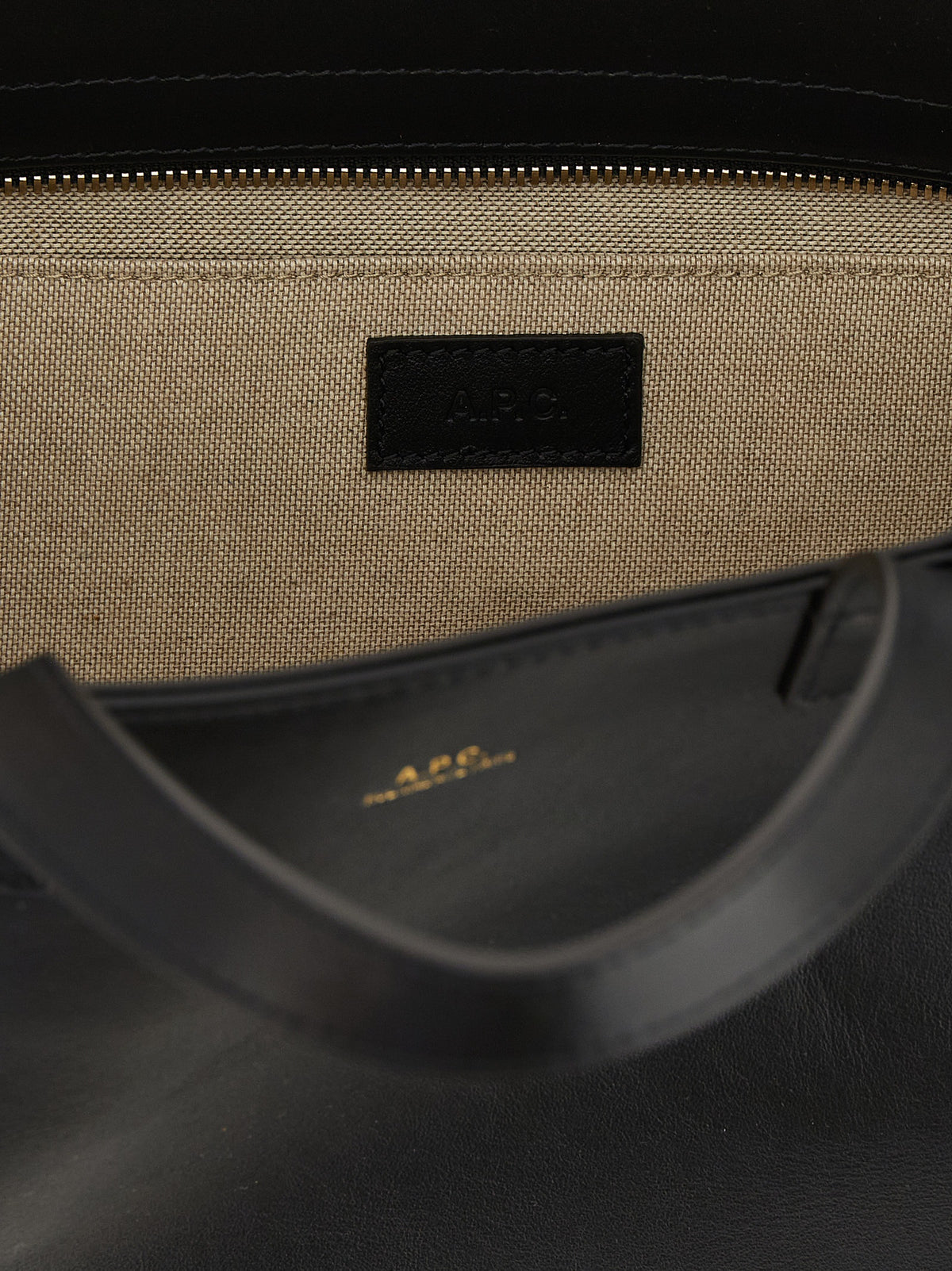Sac cabas A.P.C. Le Drummer Small en cuir de vache noir – AP337461BM