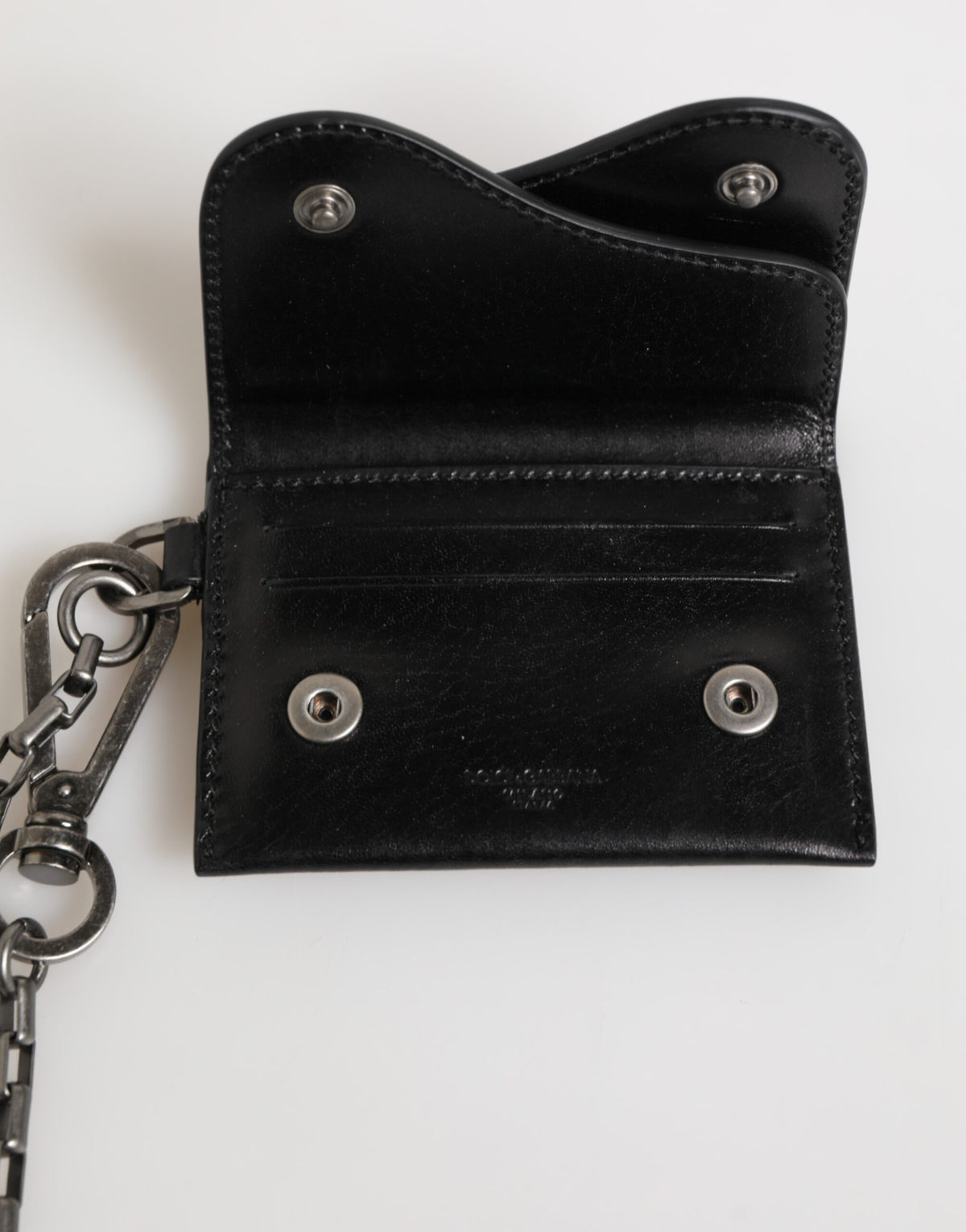 Porte-cartes à deux volets Dolce & Gabbana en cuir cavallo noir avec chaîne – SMY11295
