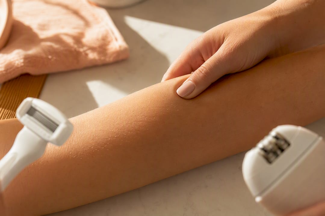 Peau et appareils d'épilation en gros plan
