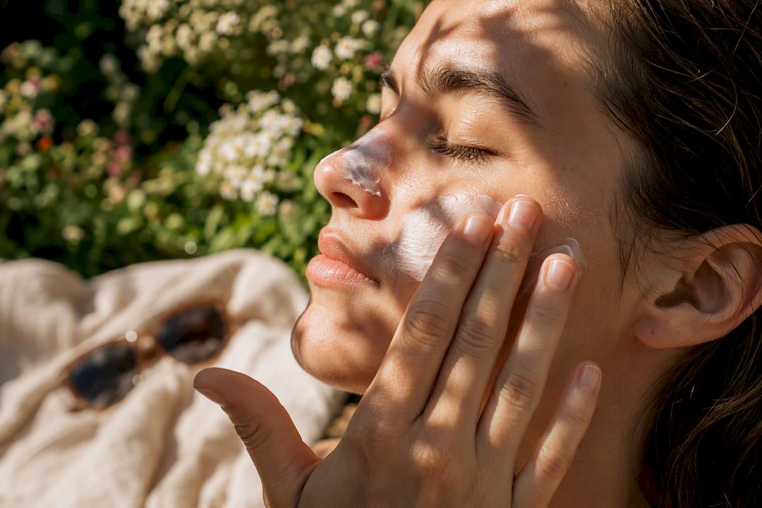 SPF 30 vs 50 : lequel choisir selon votre exposition - HBPS Beauty & Fashion