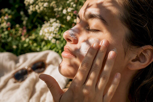 SPF 30 vs 50 : lequel choisir selon votre exposition - HBPS Beauty & Fashion