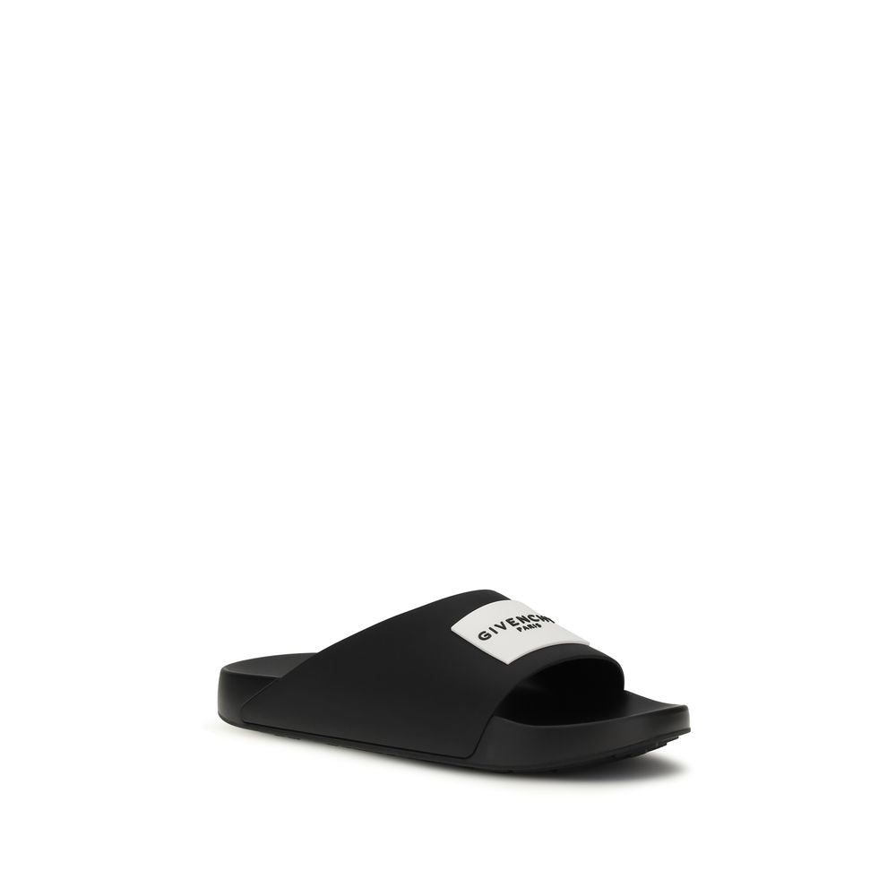 Givenchy – Mules Label Slide en Caoutchouc Noir | Design Asymétrique | AW26