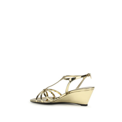 Prada – Sandales Compensées en Cuir Métallique Doré | Pendentif Triangle Logo | SS26