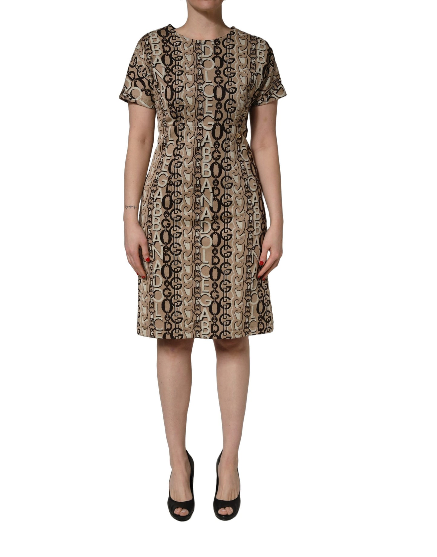 Dolce & Gabbana Robe Fourreau Femme Marron — Motif & Logo DG | Manches Courtes | Made in Italy