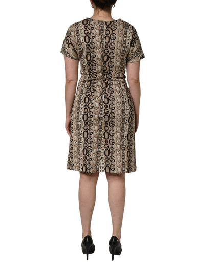 Dolce & Gabbana Robe Fourreau Femme Marron — Motif & Logo DG | Manches Courtes | Made in Italy