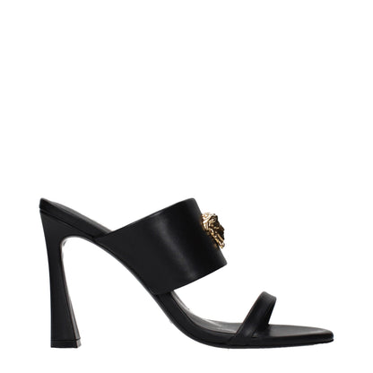 Versace – Sandales à Talon Stiletto en Cuir Noir | Détail Signature en Façade