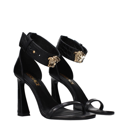 Versace – Sandales à Talon Stiletto en Cuir Noir | Détail Latéral Signature