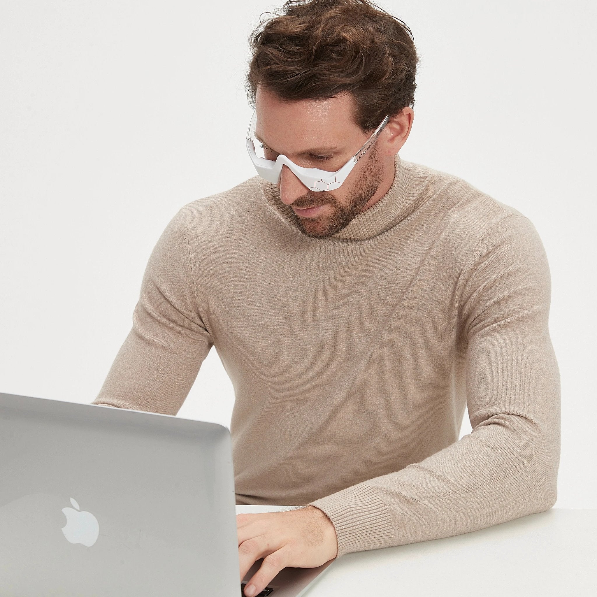 Lunettes massantes anti-cernes avec LED et microcourant by Eternas
