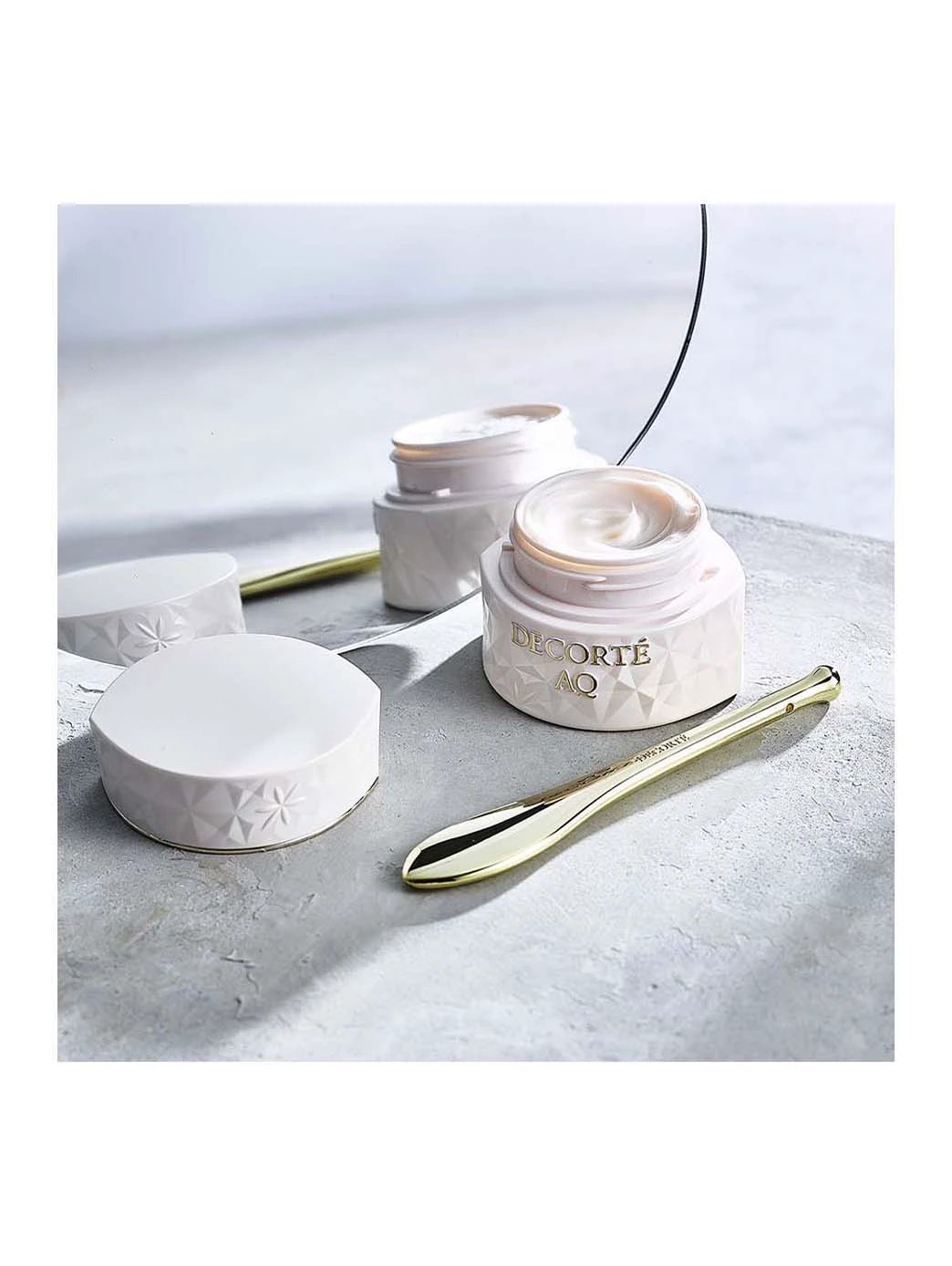 Decorte Aq Concentrate Neck Cream by Perfumerías Padilla
