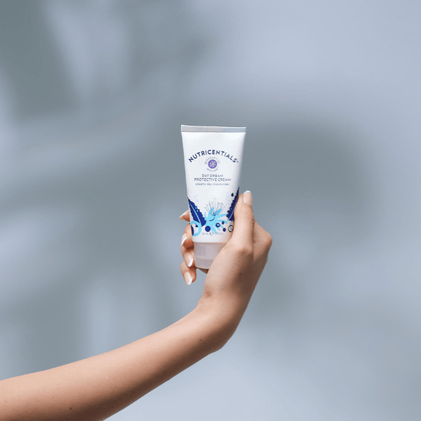 Day Dream Protective Cream – en main